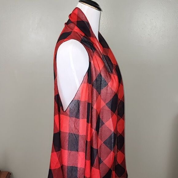 NWT Riah Fashion Red Buffalo Plaid Vest - Picture 12 of 13